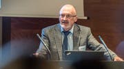 Jakob Rütsche erklärt die kantonale Umsetzung der Steuergesetzreform. (Bild: Andrea Stalder)