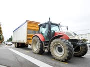Die Kantonspolizei St. Gallen verbuchte mehrere Verstösse bei Fahrzeugen mit Anhänger. (Bild: Donato Caspari)