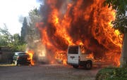 Die Autos wurden ein Raub der Flammen (Bild: Luzerner Polizei)