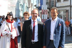 Die beiden höchsten Obwaldner: Landammann Christoph Amstad und Kantonsratspräsident Peter Wälti (rechts) mit Ratsweibelin Hanna Mäder.