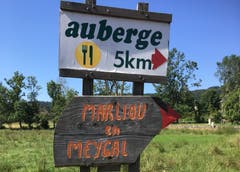Wegweiser am Jakobsweg in Frankreich.