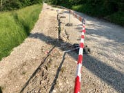 Der Thurweg ab der alten Staatsstrasse ab Henau ist weiterhin begeh- und befahrbar. Die abgerutschten Stellen sind gesichert. (Bilder: Andrea Häusler)