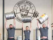 Florian Schober, Valentino Herrera und Marc Saxer (von links) sind bereit für den Strongman-Wettkampf kommenden Samstag. (Bild: Hanspeter Schiess)