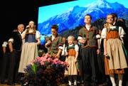 Keck begleiteten die Jodlerkinder durchs Programm.