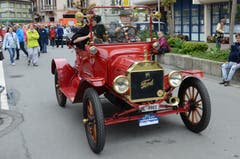 Impressionen von Oldtimer in Obwalden in Engelberg am Pfingstsonntag. Peter und Heidy Jenny aus Frenkendorf BL mit ihrem Ford T 1915. Bild: Martin Uebelhart (Engelberg, 20. Mai 2018)