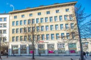 Der Sitz der Acrevis-Bank am St.Galler Marktplatz. (Bild: Urs Bucher - 14. Februar 2017)