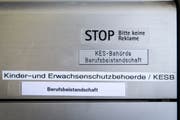 Der Briefkasten einer Kindes- und Erwachsenenschutzbehörde (Kesb). (Bild: Benjamin Manser - 2. März 2015)