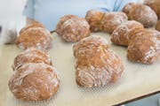 In St.Gallen und Staad kann man während den Genusswochen lernen, St.Galler Bürli zu backen. (Bild: Ralph Ribi - 14. Februar 2018)