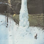 Der gefrorene Wasserfall im Brudertobel bei Bütschwil. Eines der vielen Bilder, die von Josef Rütsche stammen. (Bild: PD)