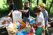 Traditionelles Herbstfest der Waldkinder: an der Sirupbar. (Bild: Reto Voneschen)