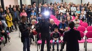 Christian Vitta, wiedergewählter FDP-Staatsrat, stellt sich den Medien. (Bild: ky)