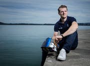 Leonardo Genoni zieht mit seinem Maskenhelm automatisch die Blicke auf sich. (Bild: Stefan Kaiser, Zug, 5. August 2019)
