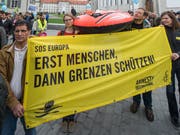 Kriege verhindern - Flüchtlinge aufnehmen: Die Demo zum UNO-Weltfriedenstag findet am Samstag bereits zum sechsten Mal statt. (Bild: Urs Bucher - 19. September 2015)