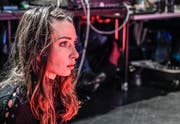 Seraphina Schweiger als Latifa in "Verrücktes Blut" in der St. Galler Inszenierung. (Bild: Tanja Dorendorf)