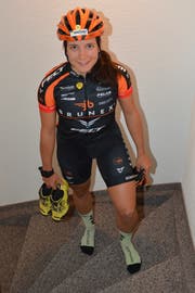 Ramona Forchini kehrt von einem ihrer Trainings zurück. Wöchentlich sitzt sie zwischen 15 und 20 Stunden im Sattel, was in etwa 10 bis 12 Trainingseinheiten entspricht. (Bild: Beat Lanzendorfer)