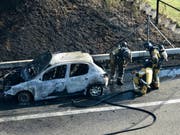 Das Fahrzeug brannte vollständig aus. (Bilder: Andrea Häusler)