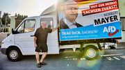 Norbert Mayer (AfD) vor seinem Wahlkampf-Mobil. (Bild: Rudi-Renoir Appoldt)