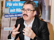 «Röbi bi de Lüt» – Stadtpräsidiums-Kandidat Robert Raths will an den Rorschacher Stammtischen und bei Kafi und Gipfeli im «Mozart» für Rorschacherinnen und Rorschacher spürbar werden. (Bild: Rudolf Hirtl)