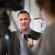 Marcel Dobler stellt sich den Medien (Bild: Benjamin Manser=