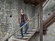Der Kantonsarchäologe Jürg Manser gewährte der Luzerner Zeitung vor vier Jahren einen exklusiven Blick in den Luegislandturm. (Bild: Pius Amrein, 10. September 2015)