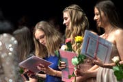 Sie haben bestanden: Junge Erwachsene an der Lehrabschluss-Feier der KV-Berufe im Luzerner Saal des KKL. (Bild: Pius Amrein (Luzern, 2. Juli 2018))
