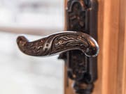 Auch der gut erhaltene Knauf am Fenster ist eine Rarität. (Bild: Andrea Stalder)