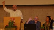 Gemeindepräsident Harry Müller, sein Nachfolger per Juni Roland Tuchschmid und Gemeinderätin Karin Vetterli-Ruh bei einer der vielen Abstimmungen. (Bilder. Margrith Pfister-Kübler)