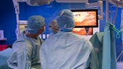 Einem Walliser Chirurgen wird vorgeworfen, für den Tod von Patienten verantwortlich zu sein. Kam ihm ein Staatsanwalt bei der Rehabilitierung zu Hilfe? (Themenbild: Alex Spichale)