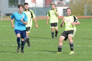Mit seinem verwandelten Elfmeter bescherte Captain Stefan Hinterberger (rechts) Ebnat-Kappel den ersten Saisonsieg. (Bild: Beat Lanzendorfer)