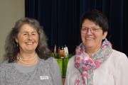 Das Amt der geistlichen Begleiterin wird von Anna Maria Frei-Braun an Jacqueline Bollhalder (rechts) übergeben. (Bild: Kathrin Meier-Gross)