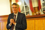 CSP-Nationalrat Karl Vogler erklärt die Zersiedelungsinitiative. (Bild: Philipp Unteerschütz, Sarnen, 9. Januar 2019)