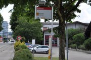 Bei der Postauto-Haltestelle Wellauer können Passagiere mittels Knopfdruck ihren Haltewunsch äussern. Dabei handelt isch um eine von fünf Haltestellen des Feldversuches. (Bild: Sebastian Keller)