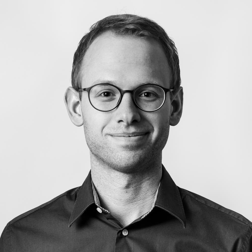 Thomas Büeler, Lachen, Kantonsrat, BA Geschichte und Germanistik, 1993. Motivation: «Vier Jahre Blockadepolitik in Bern sind genug. Es ist Zeit für einen Richtungswechsel.»