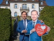 SVP-Kandidat Oliver Imfeld bei der Villa Krämerstein. Als Immobilienvorsteher wäre er für das Gebäude verantwortlich. (Bild: Boris Bürgisser, Horw 1. Mai 2019)