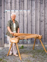 Gertrud Schnider möchte nicht, dass das Flachsbrechen in Vergessenheit gerät. (Bild: Urs Bucher)