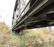 Die Thurbrücke der Südostbahn bei Ulisbach wird nächstes Jahr durch eine Betonbrücke ersetzt werden. (Bild: Martin Knoepfel)