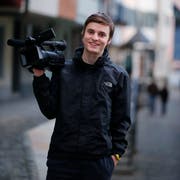 Der Zuger Filmemacher Balz Auf der Maur aus Oberwil will sein Hobby zum Beruf machen. Momentan absolviert er ein Praktikum bei der SRF Produktionsfirma tpc. (Bild: Stefan Kaiser, Zug, 07. März 2019)