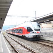 Die S4 wird noch nicht so rasch nach Rapperswil statt nach Uznach fahren. Einsprachen verzögern den Streckenausbau. (Bild: Martin Knoepfel)