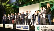 Im Scheinwerferlicht und Konfettiregen wird die 20.Wiga feierlich eröffnet. (Bild: Heini Schwendener)
