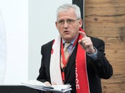 Der 65-jährige SP-Ständerat Hans Stöckli, Vizepräsident des Komitees Sion 2026, gerät ins Schussfeld der Olympiagegner. (KEYSTONE/Peter Schneider; Bern, 20. Februar 2017)