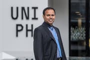 Chamira Nilanga Samarasinghe vor der Uni Luzern. (Bild: Nadia Schärli, 9. September 2019)