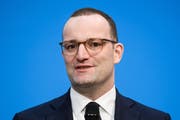 Jens Spahn (Bild: Clemens Bilan/EPA; Berlin, 9. November 2018)