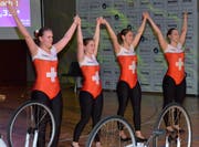 Die Erleichterung. Nach ihrer letzten Kür als Spitzensportlerinnen freuen sich Céline Burlet, Flavia Zuber, Jennifer Schmid und Melanie Schmid (von links) auf die Zeit nach dem Sport. (Bild: Christoph Heer)