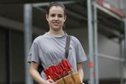 Frauenpower auf der Baustelle: Michaela Brand bei ihrer Arbeit. (Bild: Florian Arnold (Altdorf, 6. Juli 2018))