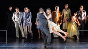 An der Verlobungsfeier wird Marianne mit ihrem Oskar (Nils Torpus) brechen. (Bild: Toni Suter/T+T Fotografie)