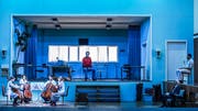Hyazintha Andrej, Isabel Gehweiler, Nadja Reich, Vanessa Hunt Russell spielen "44 Harmonies from Apartment House 1776", Graham F. Valentine, Ueli Jäggi und Benito Bause hören zu. (Bild: Tanja Dorendorf)