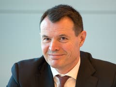 Der Nominierungsausschuss der Raiffeisen hat dem Kandidaten fürs Präsidium der Gruppe, Guy Lachappelle, das Vertrauen ausgesprochen. Zuvor musste er über seine Rolle als Chef der Basler Kantonalbanken (BKB) im Betrugsfall um die Aargauer Investmentfirma ASE Auskunft geben. Bild: Georgios Kefalas/Keystone