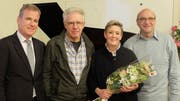 Präsident Heinz Stübi mit dem Präsidenten der Wahlvorbereitungskommission Heinz Wilhelm und der neuen Baukommissionspräsidentin Susanne Dutly Bauer sowie deren Vorgänger Markus Schwyter. (Bild: Stefan Hilzinger)