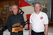 Jahresmeister Josef Vogel (links) zusammen mit UOV-Präsident Daniel Rötheli. (Bild: Franz Niederberger (Beckenried, 25. Januar 2019))