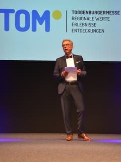 OK-Präsident Peter Kroll richtete am Donnerstagabend erste Worte an die Gäste. (Bild: Ruben Schönenberger, 9. Mai 2019)